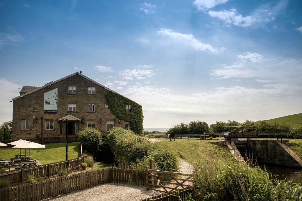 Dog friendly places to stay - our trip to the Mill at Conder Green in Lancaster.